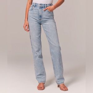Abercrombie & Fitch Ultra High Rise 90s Straight Jean in Light Wash